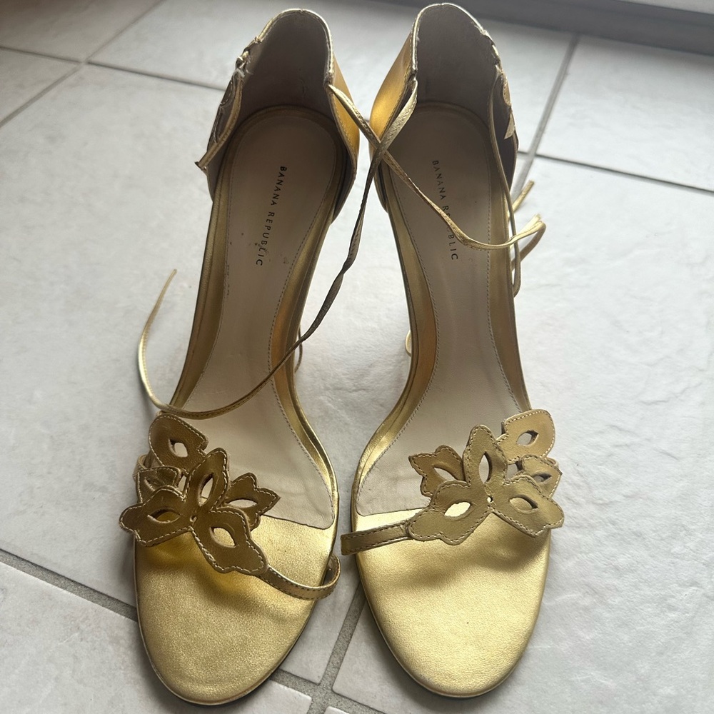Banana Republic Metallic Gold Heels